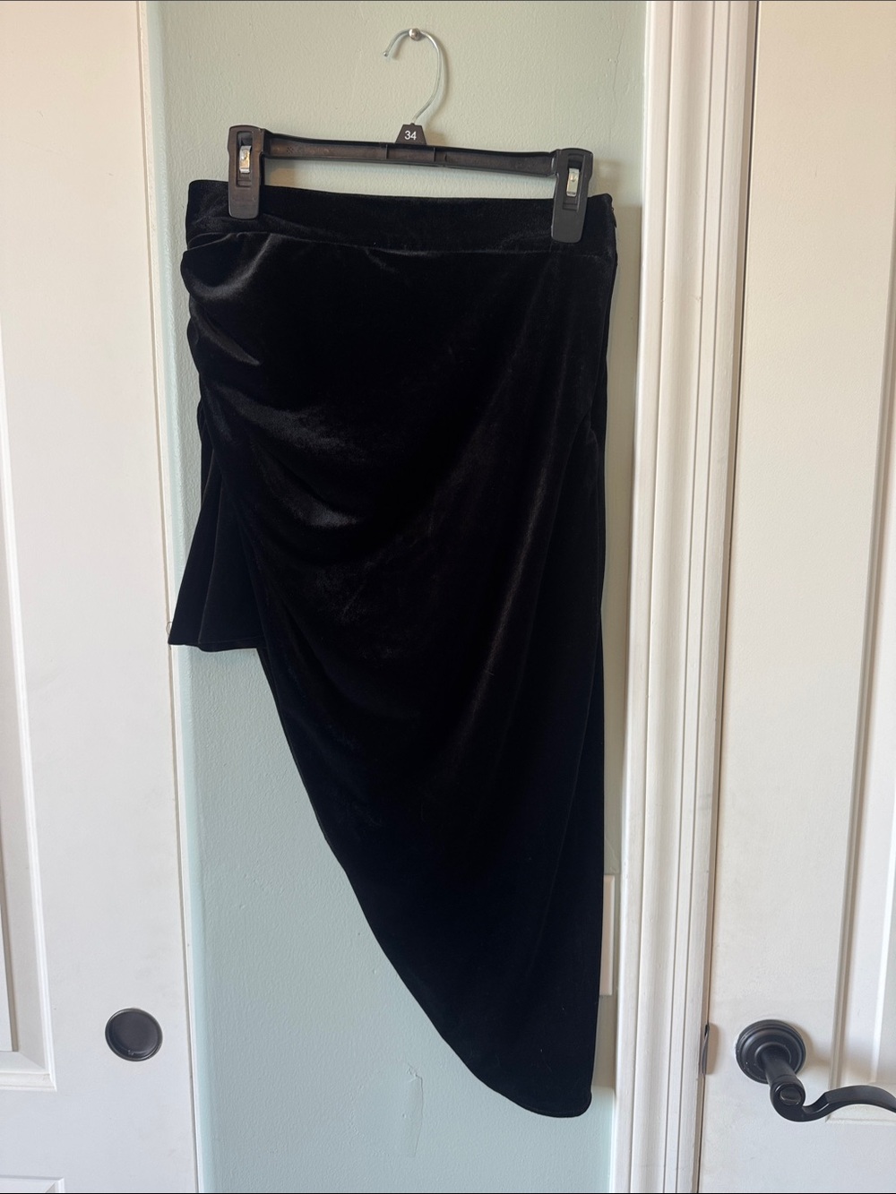 Zara NWT Black Velvet Asymmetric Women’s Skirt, size medium